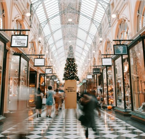 Retail shopping centre walkway